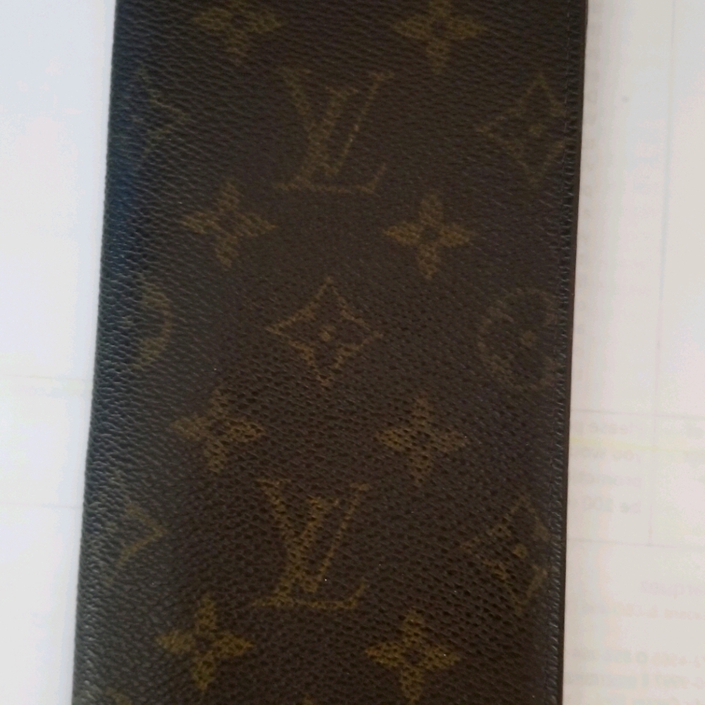 🛍️ Louis Vuitton Checkbook-Wallet